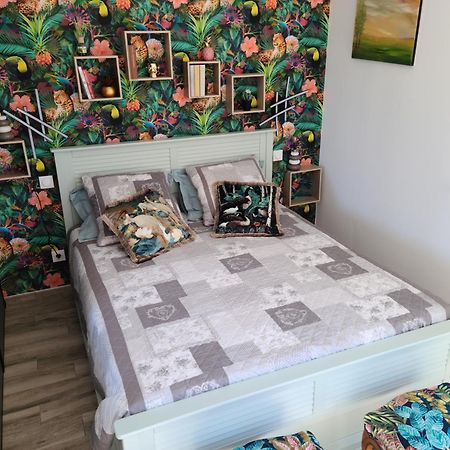 Saint-Laurent-la-Vernède Les Papillons D'Uzes Bed & Breakfast エクステリア 写真